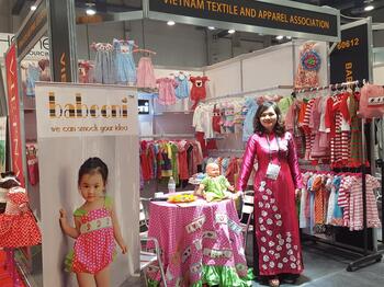 Welcome to Babeeni’s booth at Magic show 2015 – Las Vegas